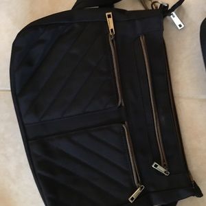 Black traveling travel bag